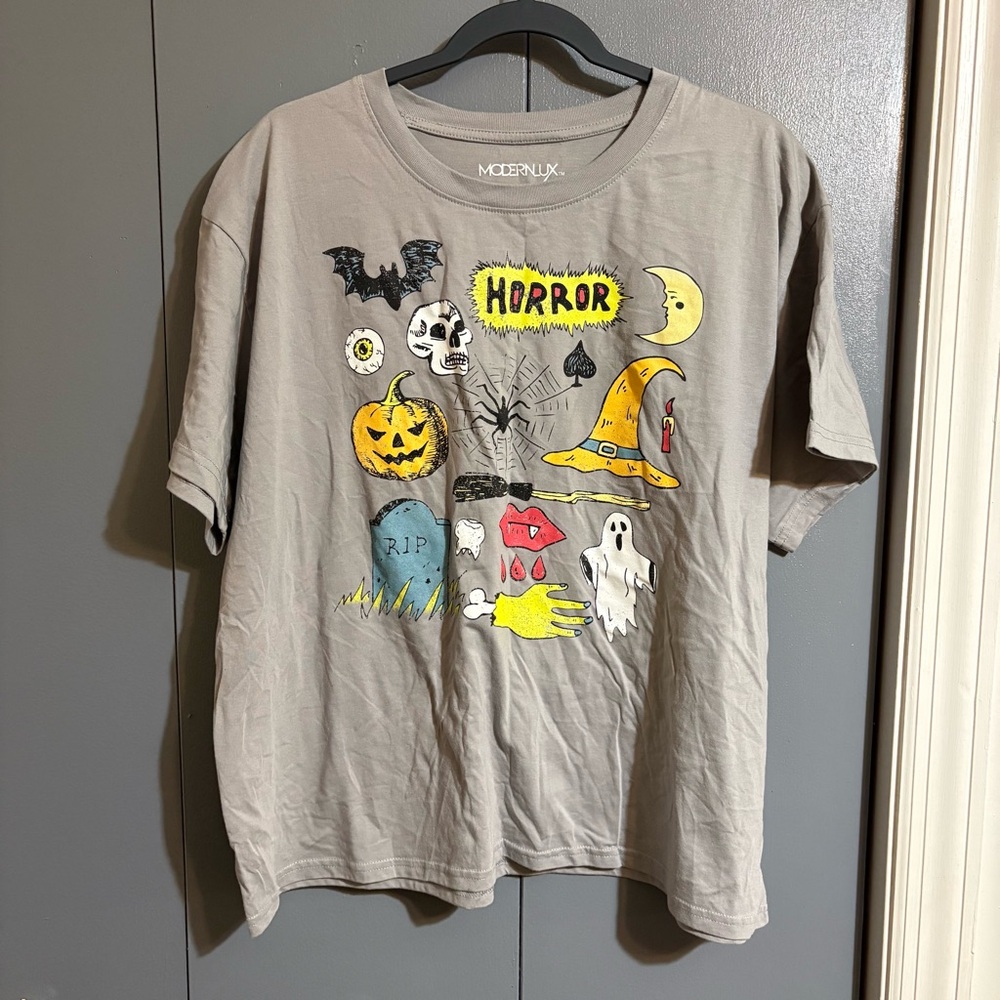 Modern Lux 2X Halloween graphic tee NWOT